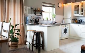 Luxury Studio Apartment - Belfast - Dundonald